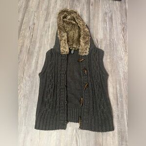 Zip up Sweater vest with faux fur hood